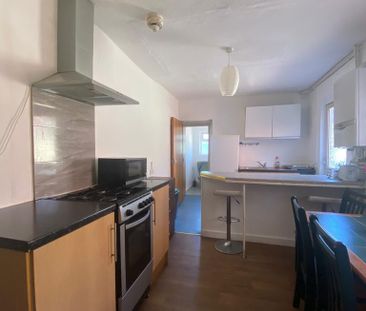 5 bedroom end of terrace house to rent - Photo 6