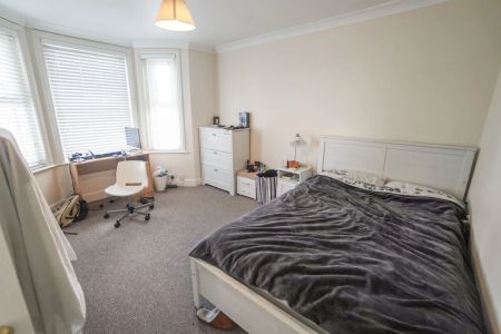 To Rent Acland Road, Charminster, Bournemouth, BH9 £2,250 pcm Tenancy Info - Photo 4