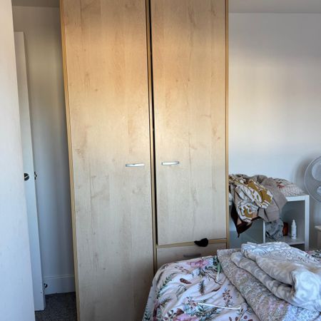 Double bedroom close to chigwel station- £700 pcm - Photo 4