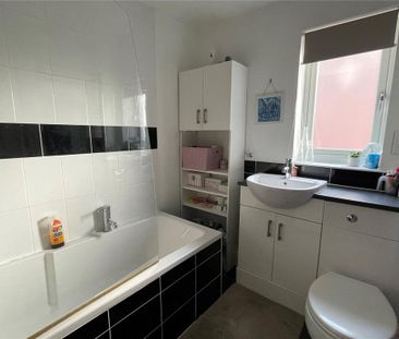 4 bedroom detached house to rent - Photo 2