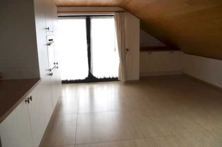 Dachgeschosswohnung mit Einbauküche - Foto 3