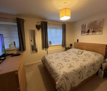 Cedar Close, Old Stratford, Milton Keynes, MK19 - Photo 2