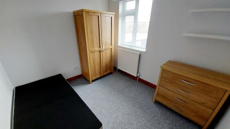 Redmires Road, Lodge Moor, Sheffield - Photo 5