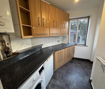 4 bedroom semi-detached house to rent - Photo 4