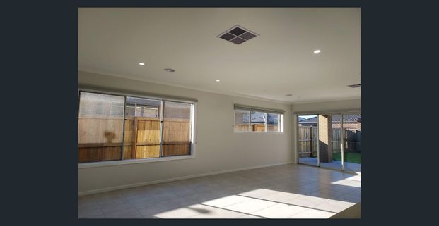 Spacious 4-Bedroom Family Home in Mickleham! - Photo 1