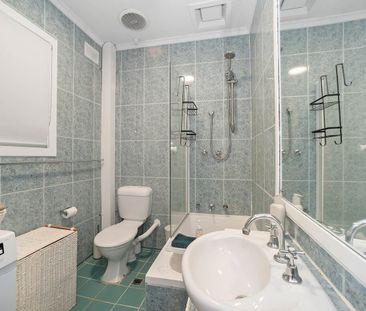 Beautiful Fully Furnished One Bedroom Close to All Amenities - Photo 6