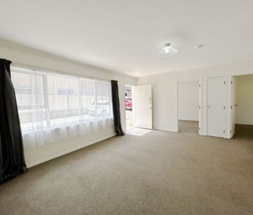 Spacious two bedroom unit plus carpark - Photo 4