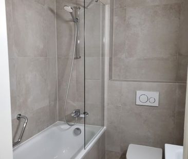 Appartement mansardé de 6 pièces en attique à la Jonction - Photo 4