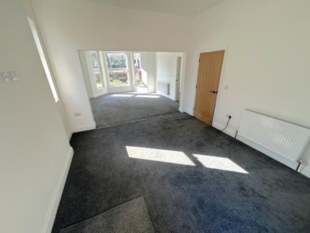 5 bedroom semi-detached house to rent - Photo 2