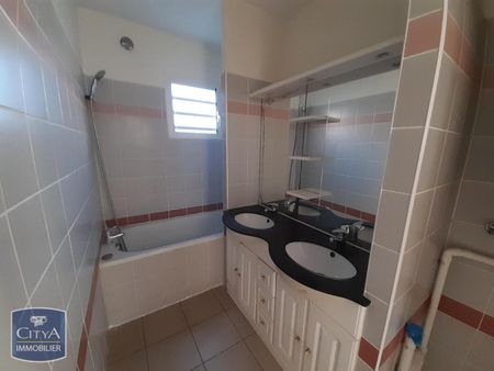 Location Appartement 3 pièces 62m² ST JOSEPH 97480 - Photo 3