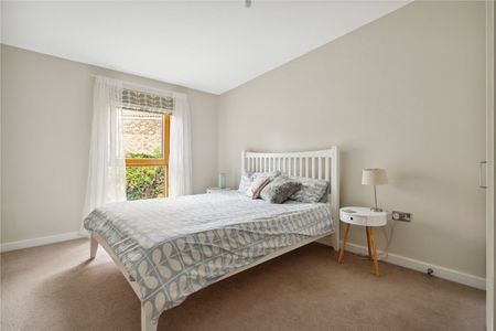 Broadash Close, Streatham Hill, SW16, London - Photo 2