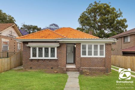 Renovated 3 Bedroom Home in a Convenient Location - Photo 5