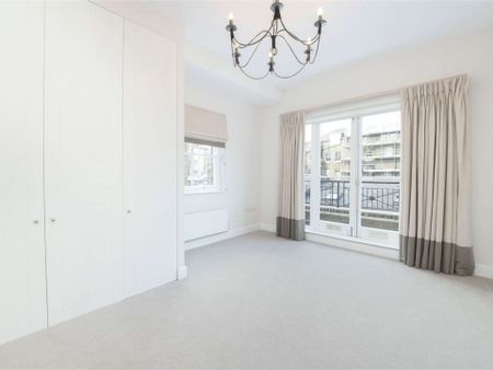 Bright split level period conversion overlooking Onslow Gardens, with wooden floors, high ceilings and private terrace, moments from the amenities of South Kensington. - Photo 2