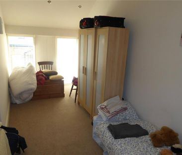 3 bedroom end of terrace house to rent - Photo 2