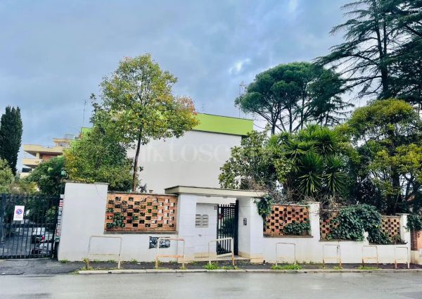 Villino a Schiera in affitto - Via Maffeo Vegio, Roma (rif. 9/2026)