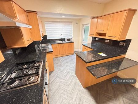 2 bedroom maisonette to rent - Photo 4
