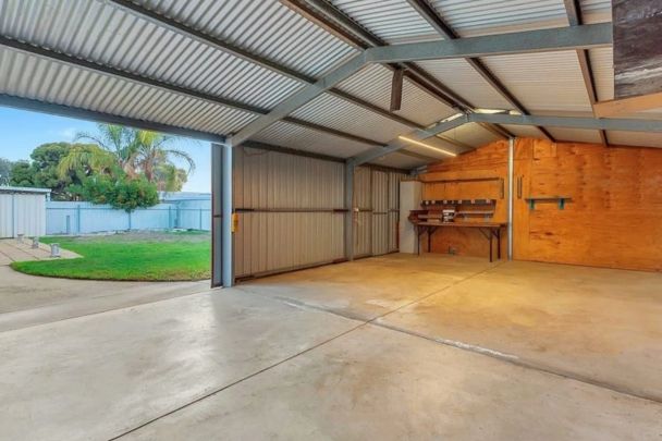 Spacious 4-Bedroom Home in Family-Friendly Parafield Gardens - Photo 1