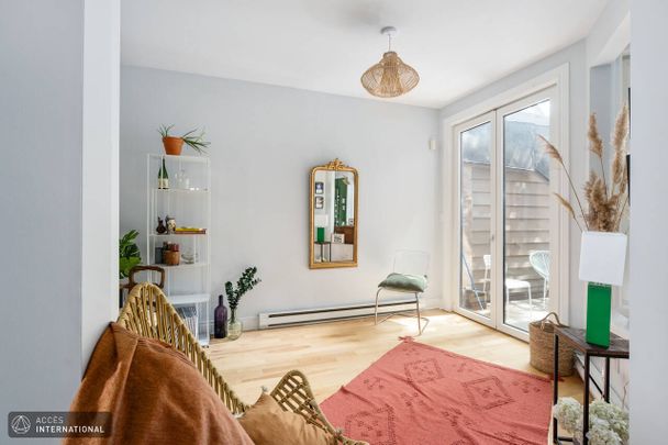 Spendid two-story apartment for rent in Plateau-Mont-Royal | Accès International Inc. - Photo 1