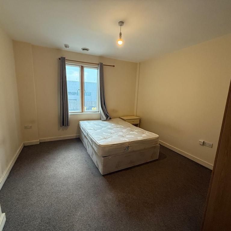 1 bedroom in a house share to rent - Photo 2