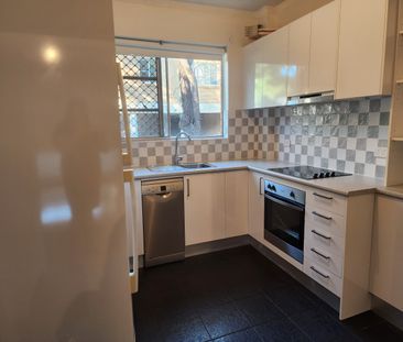 PERFECTLY LOCATED CLOSE TO STATION, SHOPS & SCHOOLS - Photo 4