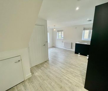 2 bedroom semi-detached house to rent - Photo 2