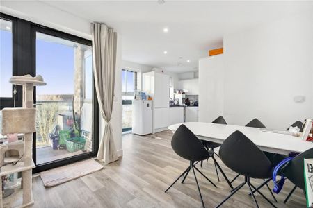 3 bedroom flat to rent - Photo 2