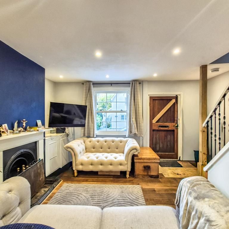 2 bedroom end of terrace house to rent - Photo 1