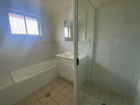 2 Bedroom duplex with garage! - Photo 3