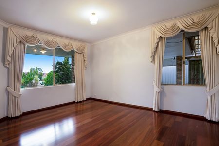 LARGE FAMILY HOME IN LEEMING HIGH SCHOOL ZONE! - Photo 5