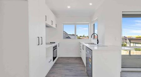 Modern 3-Bedroom Home for Rent in Manurewa - Photo 2