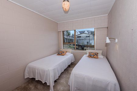 NORTH FACING 2 BEDROOM HOME - CLOSE TO RUSSELL ... - Photo 5