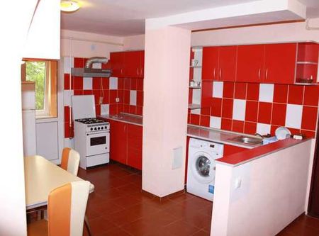 Apartament cu 3 camere, decomandat, 80 mp, zona strazii Scortarilor - Photo 2
