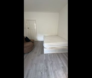 Room in a Shared House, Hendale Avenue, NW4 - Photo 2