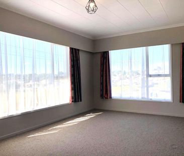 Available Now on Cracroft - Photo 3