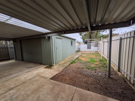 Large and Well Presented Family Home. - Photo 5