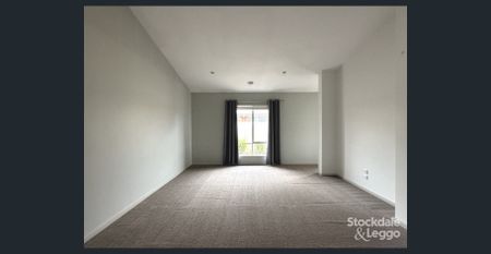 IMPRESSIVE CONTEMPORARY FAMILY HOME - Photo 2