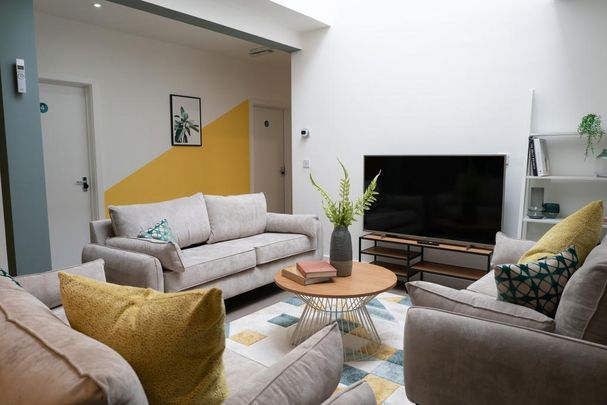 3 bedroom flat to rent - Photo 1