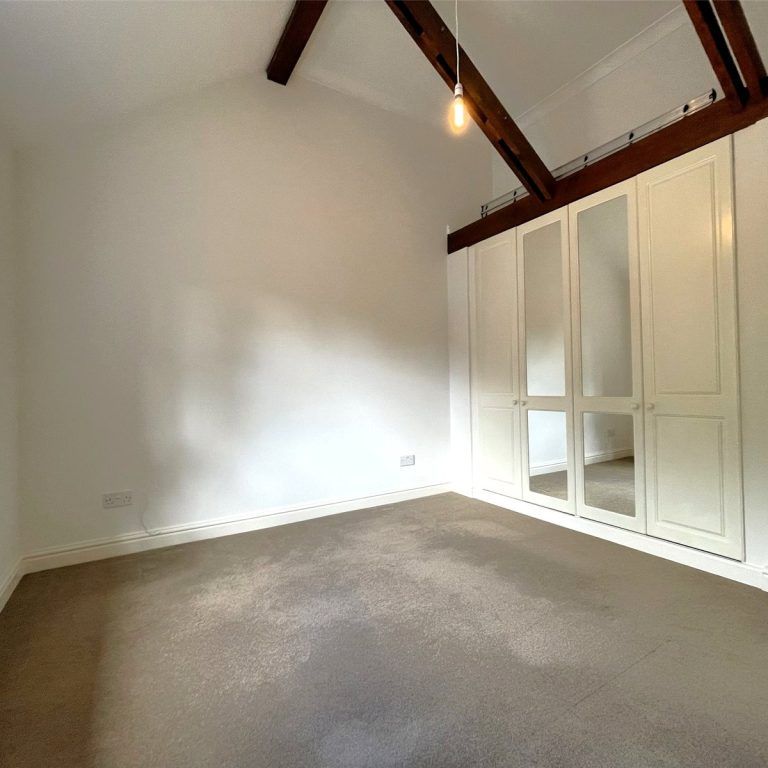 1 Bedroom House - Ruth Close, Farnborough - Photo 1