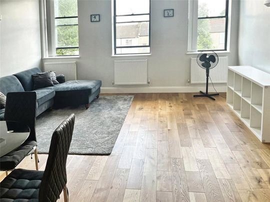 3 bedroom flat to rent - Photo 1