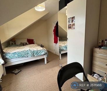 4 bedroom end of terrace house to rent - Photo 4