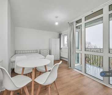 1 bedroom in a flat share to rent - Photo 4