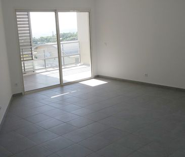 Location Appartement 3 pièces 68m² ST DENIS 97400 - Photo 1