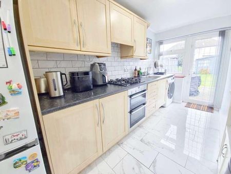 Calbourne Avenue, Hornchurch, RM12 - Photo 4