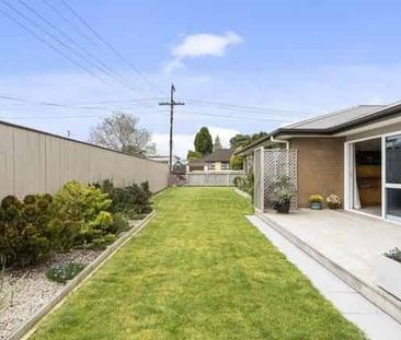 Modern 4 Bedroom Home In Westown - Photo 5