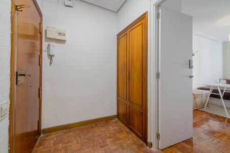 Calle de la Virgen de Aránzazu, Madrid, Community of Madrid 28034 - Foto 5