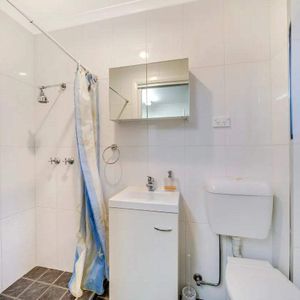 Studio Flat Available in Kaleen - Photo 2