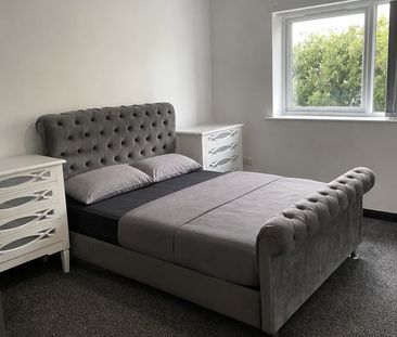 Room in a Shared Flat, Aura Court, M15 - Photo 3