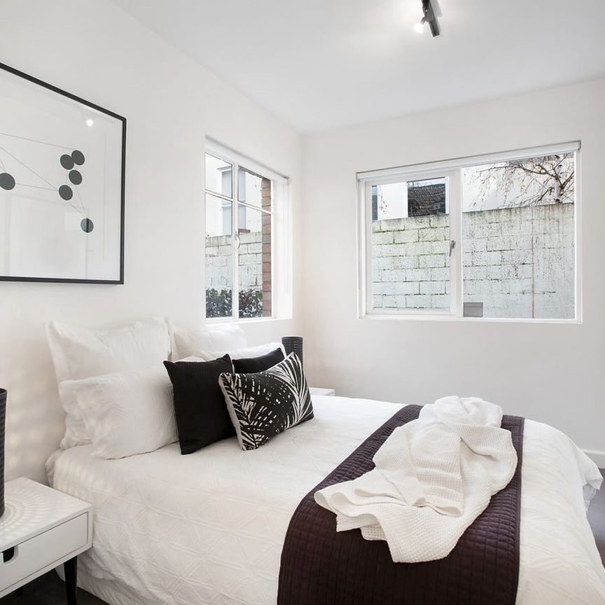 2/74 Mathoura Road TOORAK - Photo 1