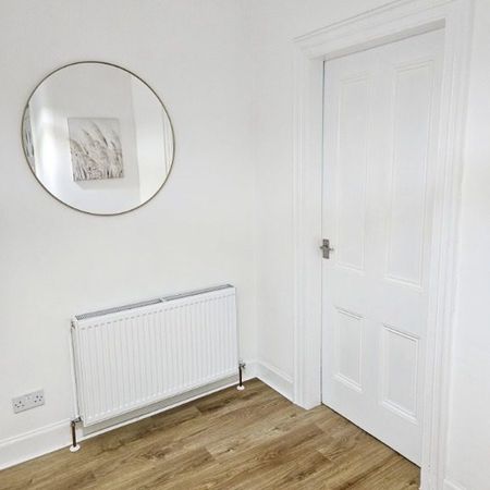 2 Bedroom Property in Balgair Terrace - Photo 4