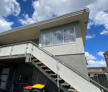 Upstairs one bedroom unit – CBD - Photo 4